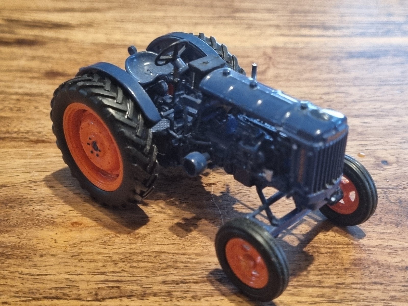 Gedetailleerd model van een Fordson Major vintage tractor, Ophalen of Verzenden, Zo goed als nieuw