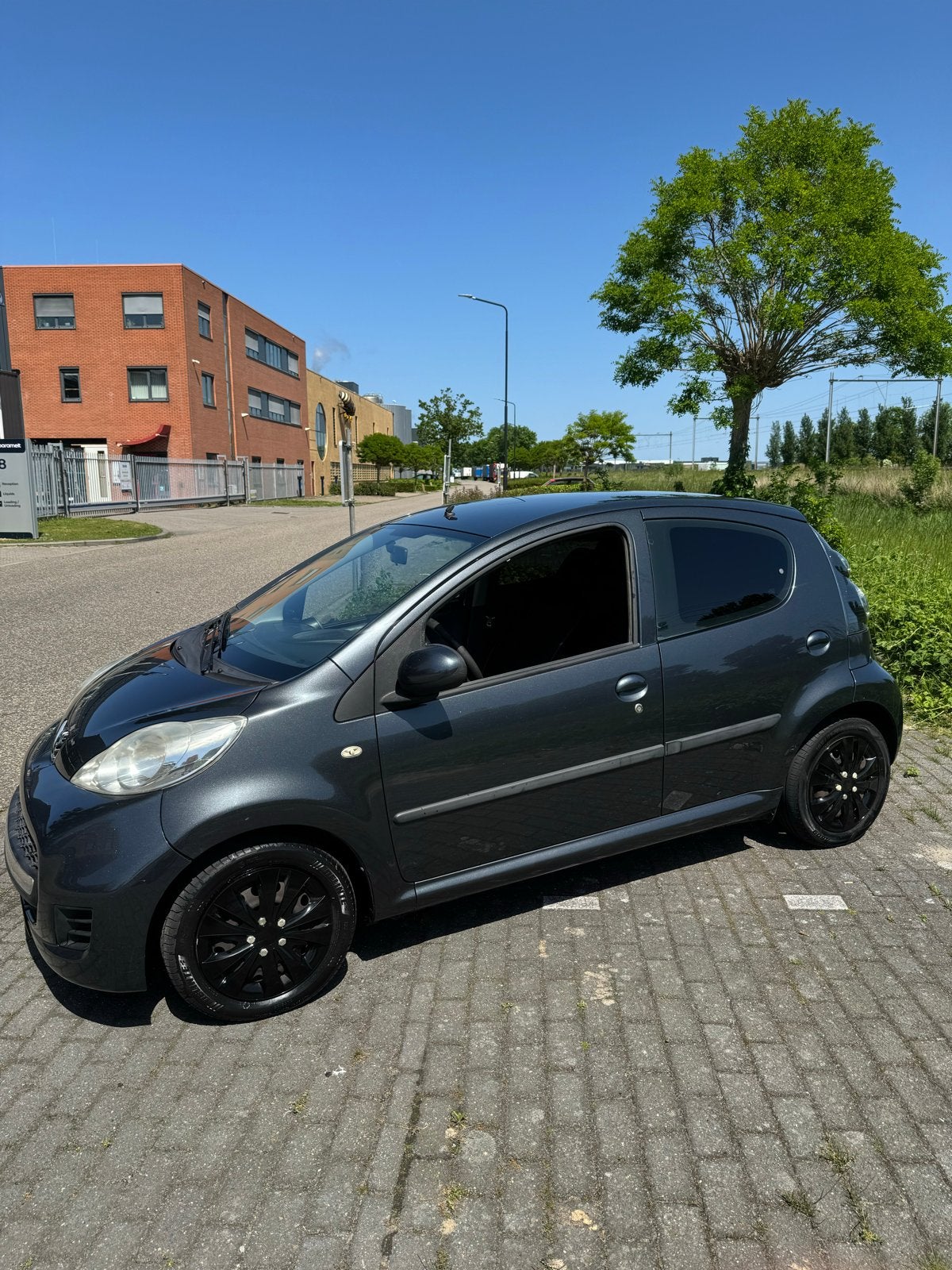 Peugeot 107 1.0 12V 5DR 2010 Grijs, Voorwielaandrijving, 4 stoelen, 68 pk, Origineel Nederlands