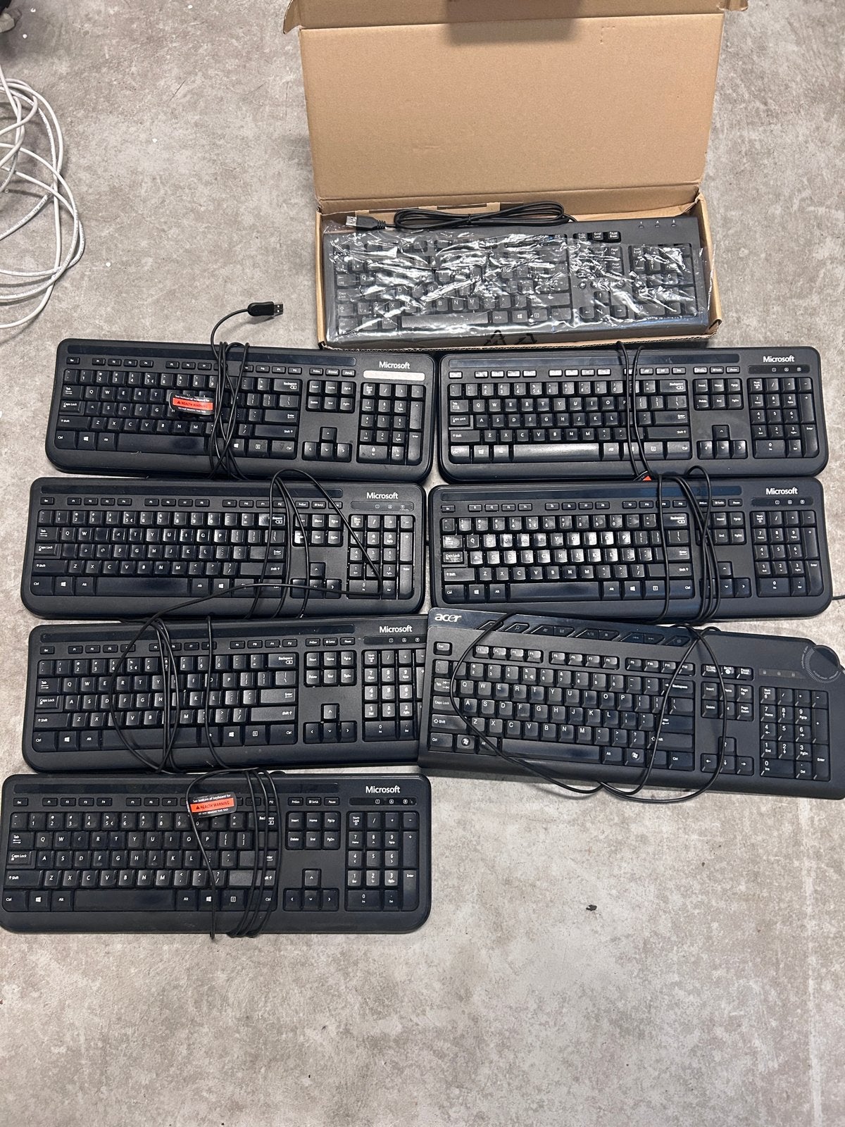 Microsoft en Acer Bedrade Toetsenborden - QWERTY Indeling, Computers en Software, Ophalen, Qwerty, Gebruikt, Bedraad