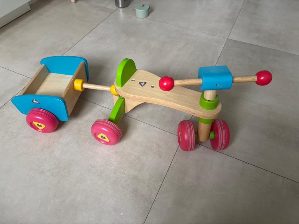 Houten loopfiets ELC met aanhanger voor kinderen, Kinderen en Baby's, Speelgoed | Houten speelgoed, Ophalen, Gebruikt, Rij- of Hobbelspeelgoed