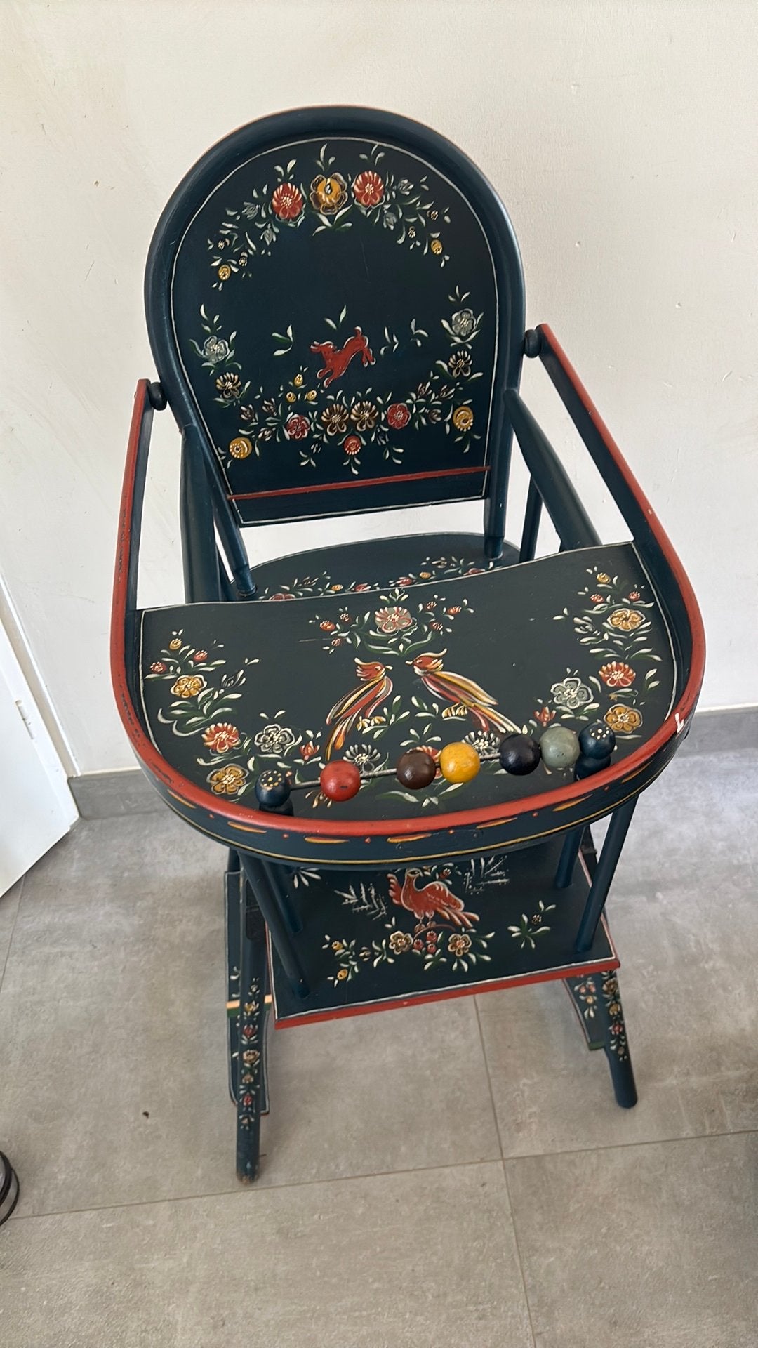 Vintage hindelooper kinderstoel ( uniek kunnen we zeggen), Tuin en Terras, Tuinstoelen, Ophalen, Zo goed als nieuw