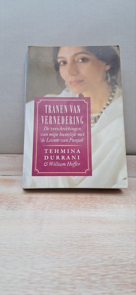 Tranen van Vernedering - Tehmina Durrani, Ophalen of Verzenden, Gelezen, Tehmina Durrani & William Hoffer, Politiek