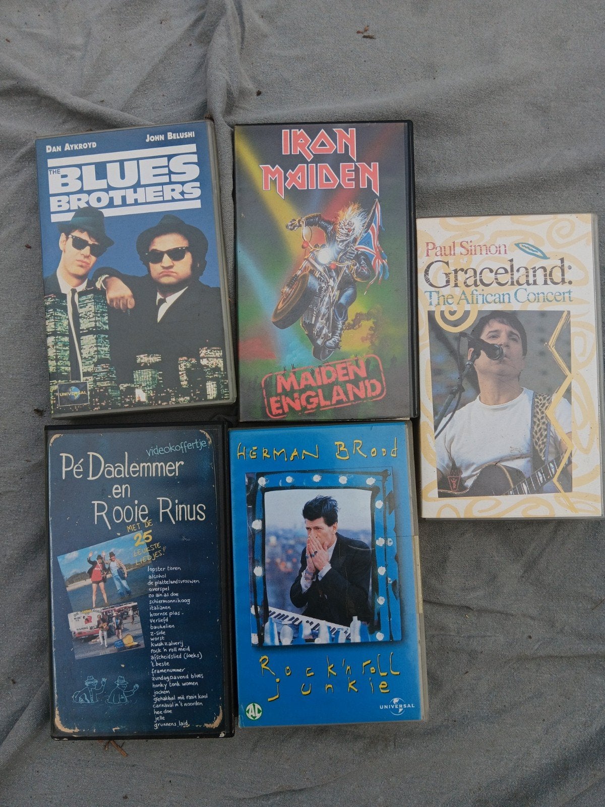 Diverse VHS: The Blues Brothers, Iron Maiden, Herman B, Ophalen, Muziek, Gebruikt, VHS