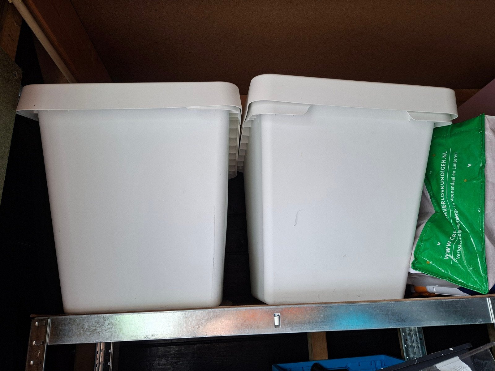 2x Witte Kunststof Opbergbakken met Deksel ikea, Ophalen, Gebruikt, Minder dan 50 cm, Minder dan 50 cm