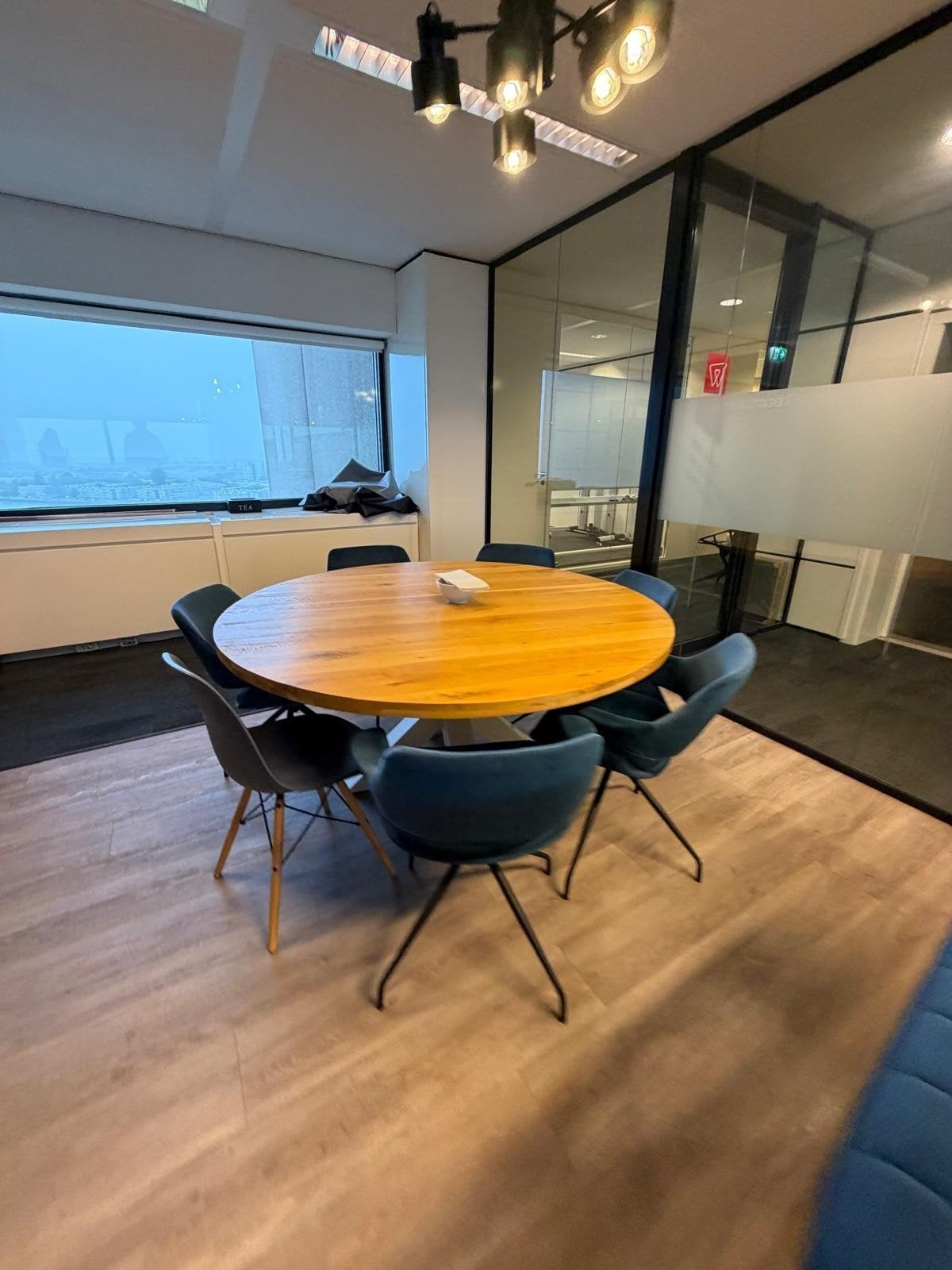 Velvet spinpoot stoelen / eiken tafel rond / banken etc, Huis en Inrichting, Stoelen, Blauw, Ophalen of Verzenden, Zo goed als nieuw