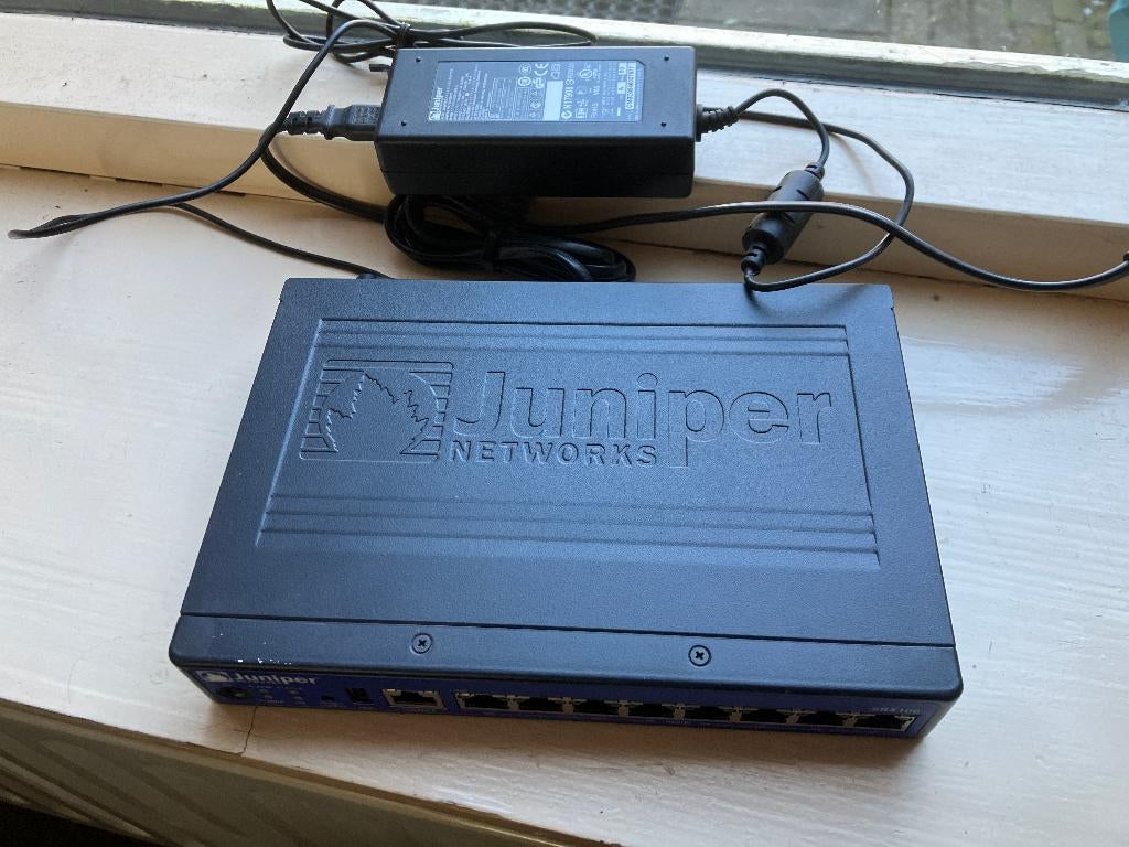 juniper networks srx100 srx100b 8 poorten firewall router, Ophalen of Verzenden, Router, Juniper
