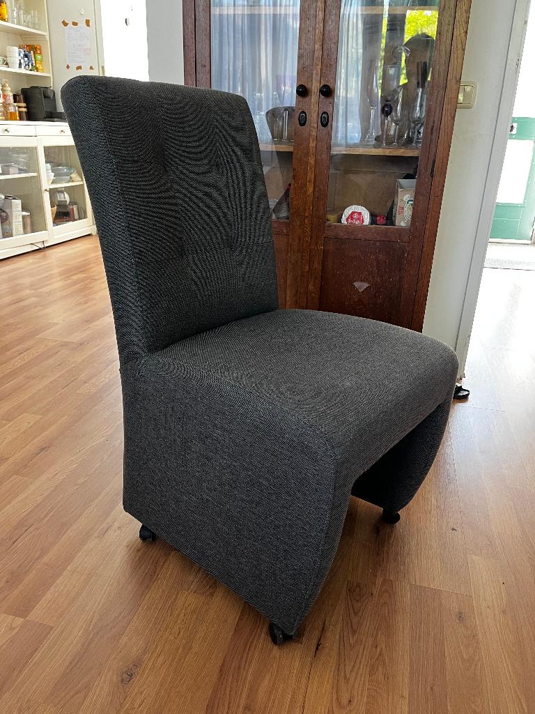 4 eetkamerstoelen op wieltjes, Huis en Inrichting, Stoelen, Ophalen, Gebruikt, Vier, Stof