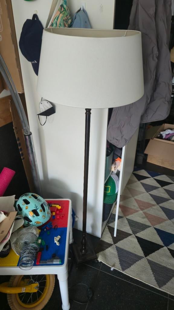 Stijlvolle staande lamp met crèmekleurige kap (Floor lamp), Gebruikt, Klassiek, Ophalen of Verzenden, Stof