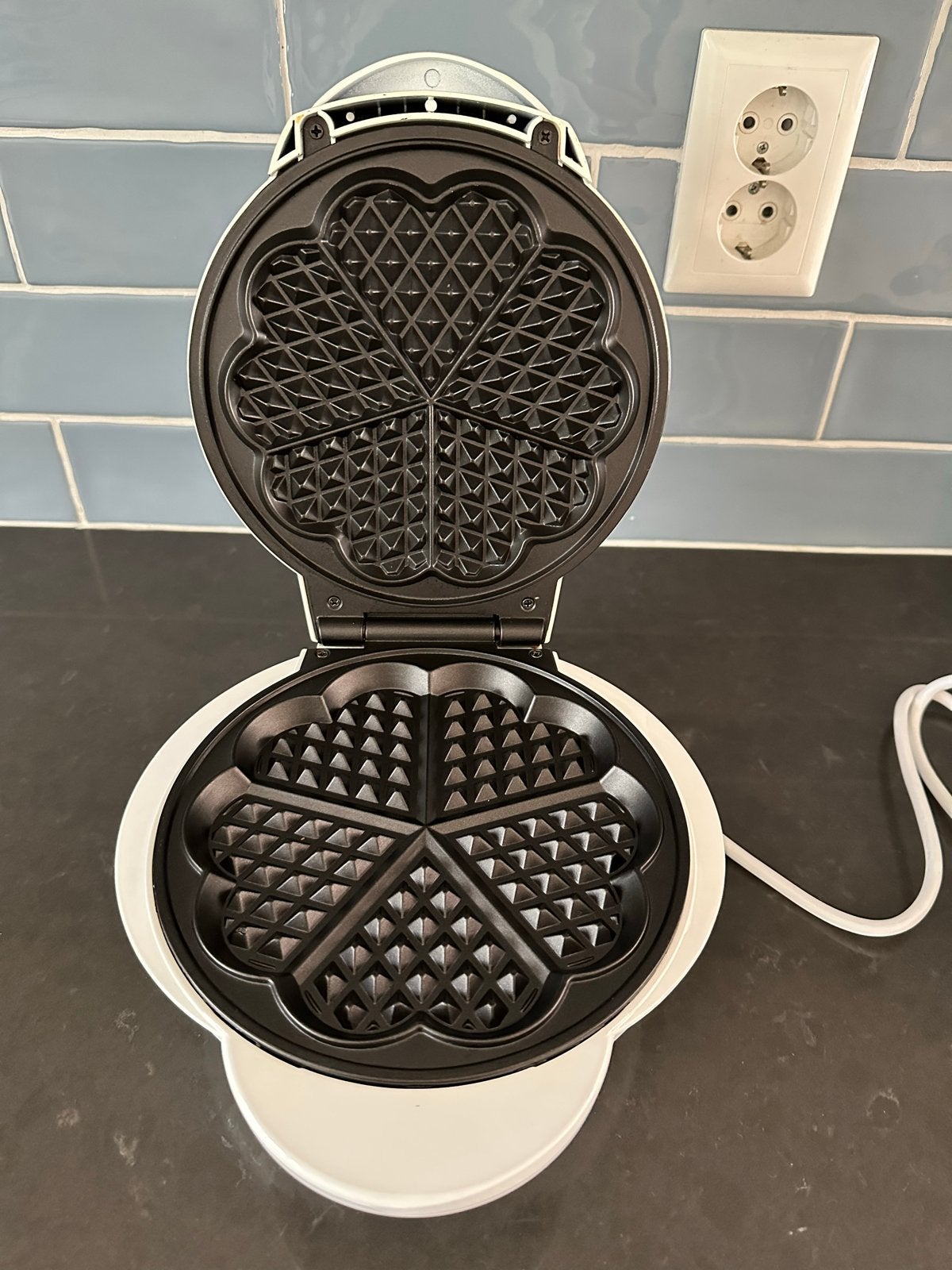 Camry Wafelijzer - Hartvormige wafels, Ophalen of Verzenden, Zo goed als nieuw