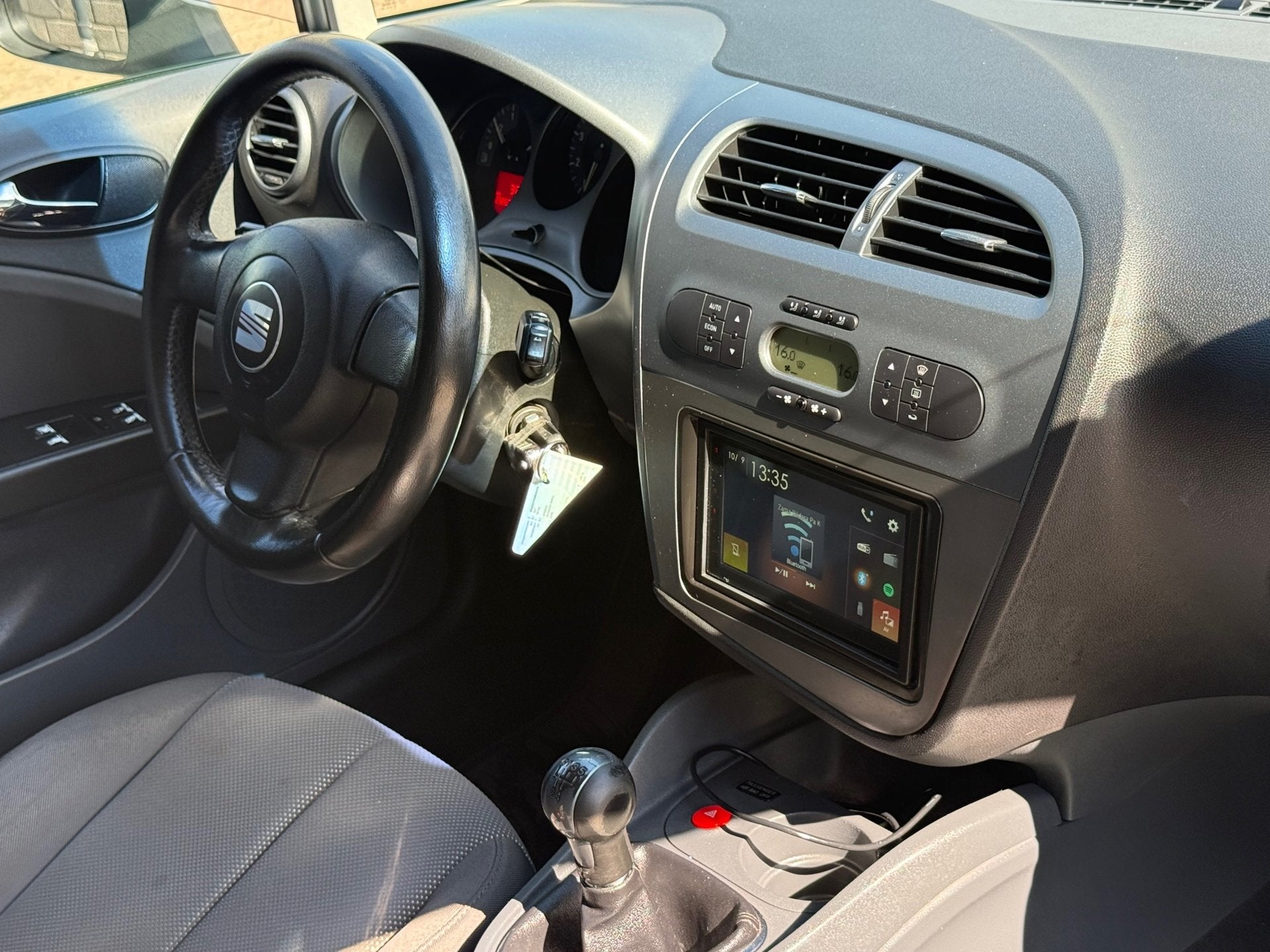 Seat Leon 1.6 Reference Airco Cruise Trekhaak Nieuwe Apk, Auto's, Stof, Gebruikt, 4 cilinders, Leon