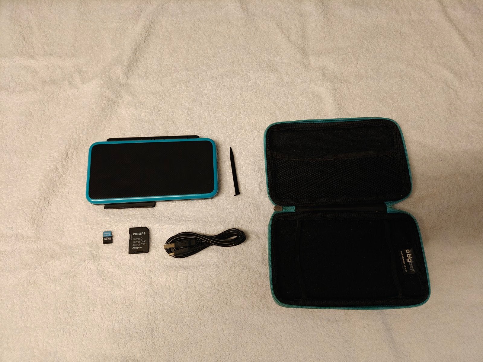 New Nintendo 2DS XL BlackTurquoise  nette staat  accessoires, Spelcomputers en Games, Spelcomputers | Nintendo 2DS en 3DS, Ophalen of Verzenden
