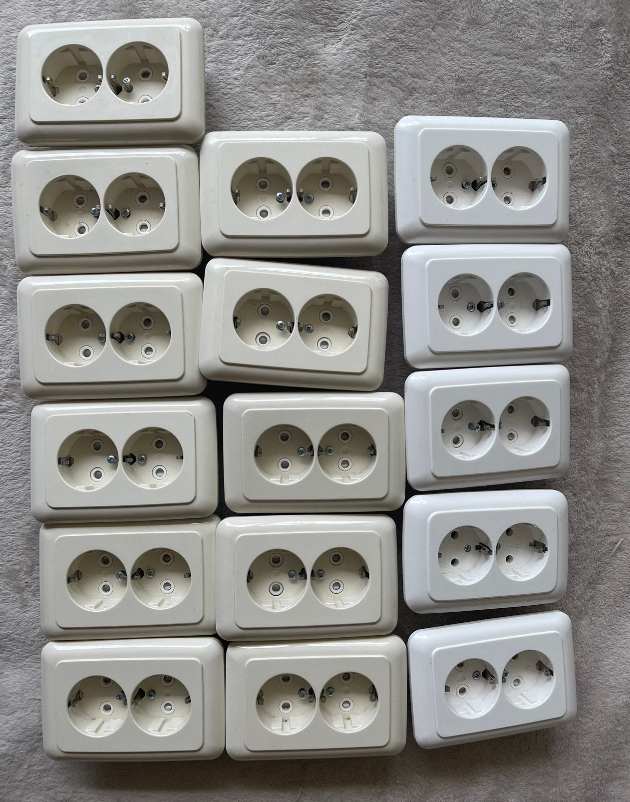 Inbouw stopcontacten 16 stuks Gamma wit en beige, Doe-het-zelf en Verbouw, Elektra en Kabels, Ophalen, Nieuw, Gamma, Stopcontact