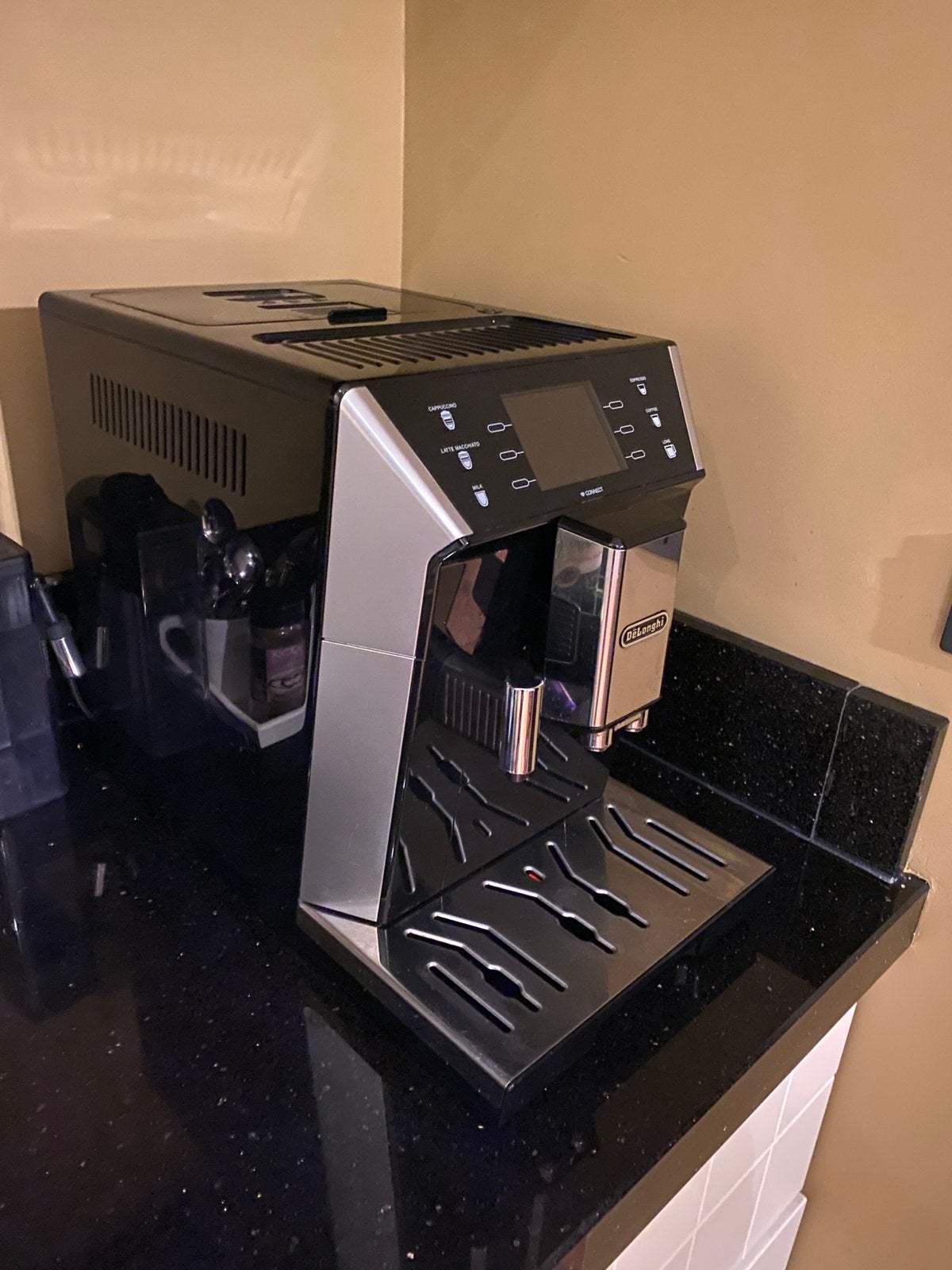 De'Longhi Dinamica Class Koffiemachine - showroom model, Ophalen of Verzenden, Gebruikt, Koffiemachine, Koffiebonen