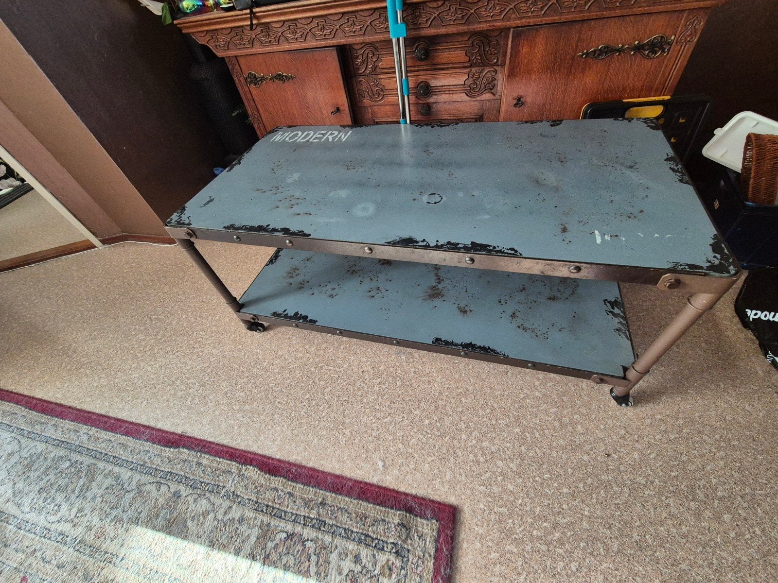 Industriële salontafel met metalen frame en houte blad, Huis en Inrichting, Tafels | Salontafels, Gebruikt, 100 tot 150 cm, Industrieel, Modern