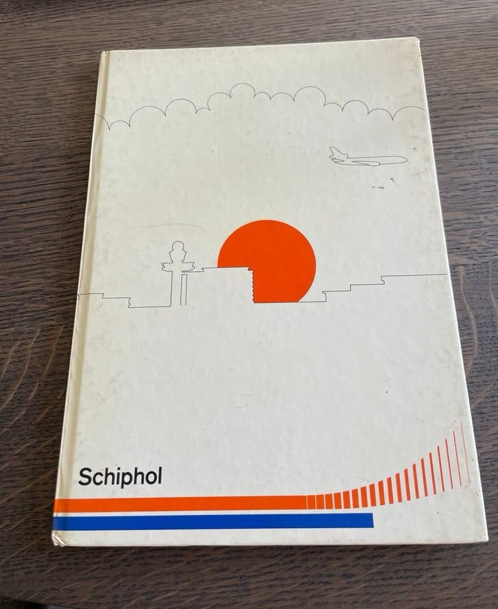 Oude boek Schiphol, Verzamelen, Luchtvaart en Vliegtuigspotten, Ophalen of Verzenden, Gebruikt, Boek of Tijdschrift