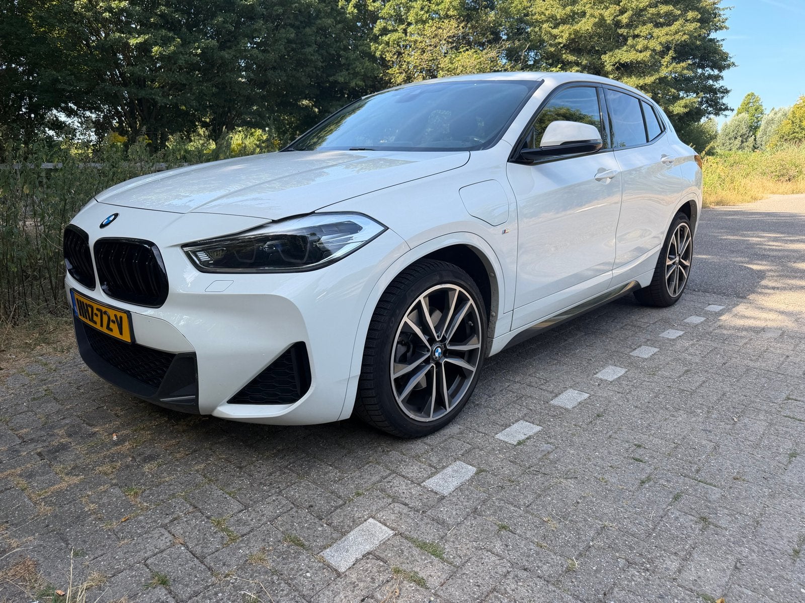 BMW X2 Xdrive25e 220pk Aut 2021 M-pakket, Automaat, Zwart, Wit, Vierwielaandrijving