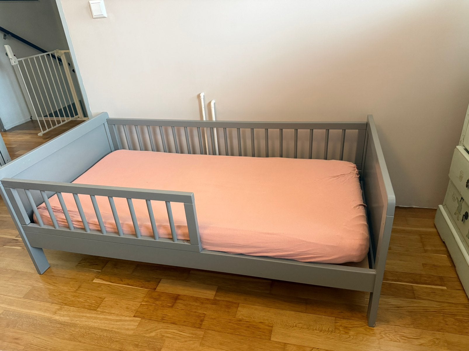 Petit amelie peuterbed inclusief matras en hoeslakens, Kinderen en Baby's, Kinderkamer | Bedden, Ophalen, Gebruikt, 70 tot 85 cm