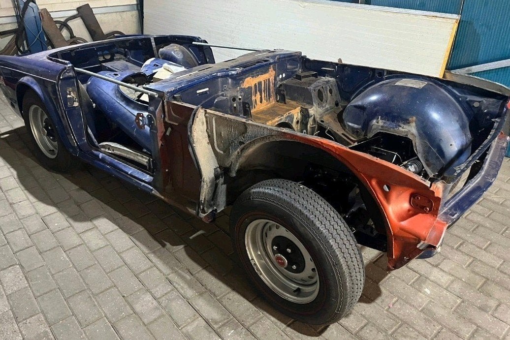 Triumph Tr6 1973 projekt, 2500 cc, Achterwielaandrijving, Zwart, Cabriolet
