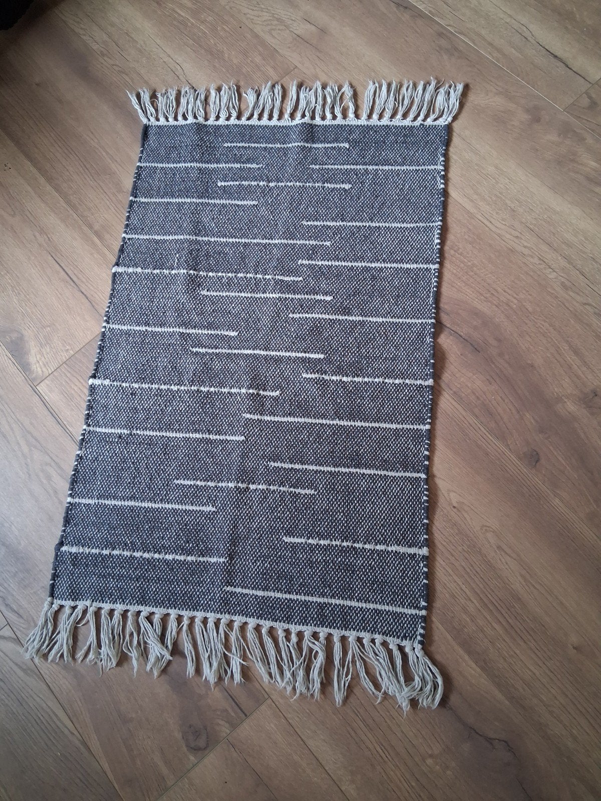 Stijlvolle badmat met franjes - Grijs/Wit, Ophalen of Verzenden, Gebruikt, Grijs, Badmat