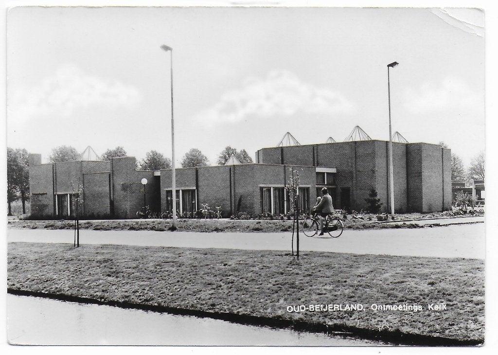 Oud - Beijerland Ontmoetingskerk Gelopen Ansichtkaart B4914, Ophalen of Verzenden, 1960 tot 1980, Gelopen