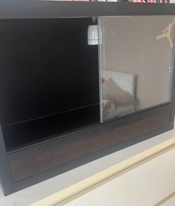 Terrarium 60x40x40 zwart bruin met schuif deurtjes, Ophalen, Zo goed als nieuw