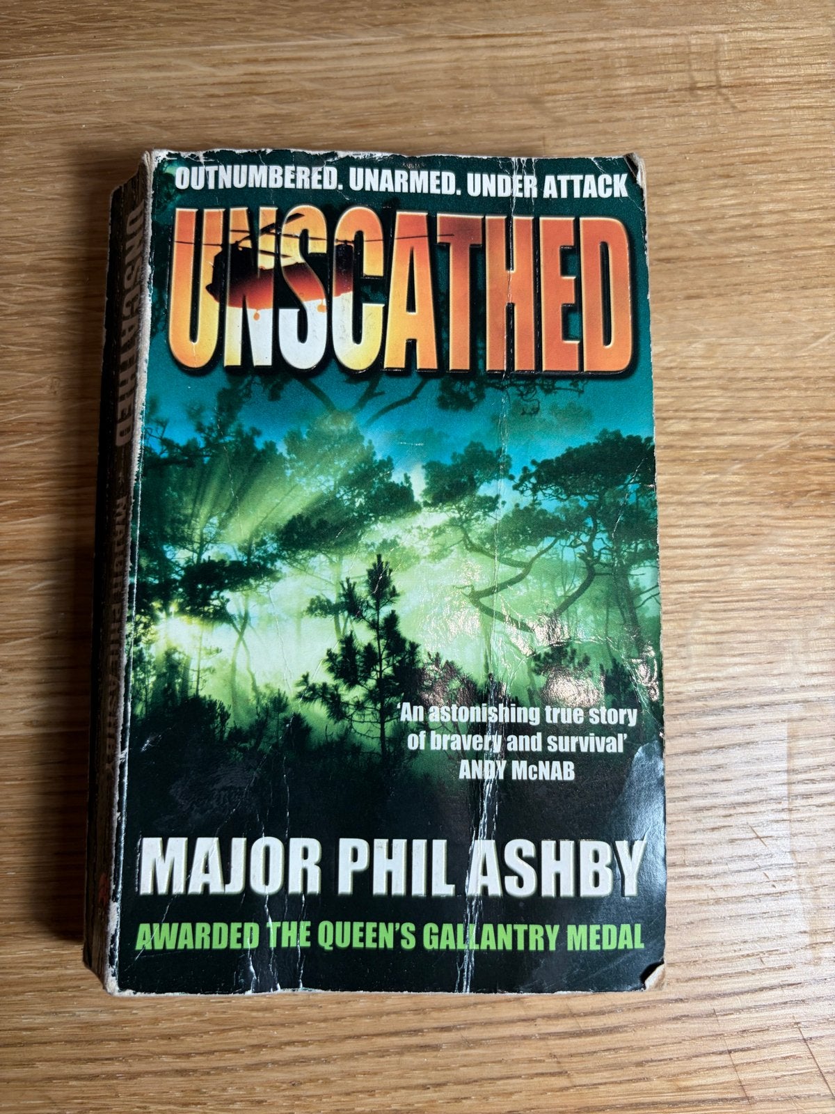 Unscathed - Major Phil Ashby - Oorlogsverhaal Sierra Leone, Ophalen of Verzenden, 1945 tot heden, Gelezen, Overige onderwerpen