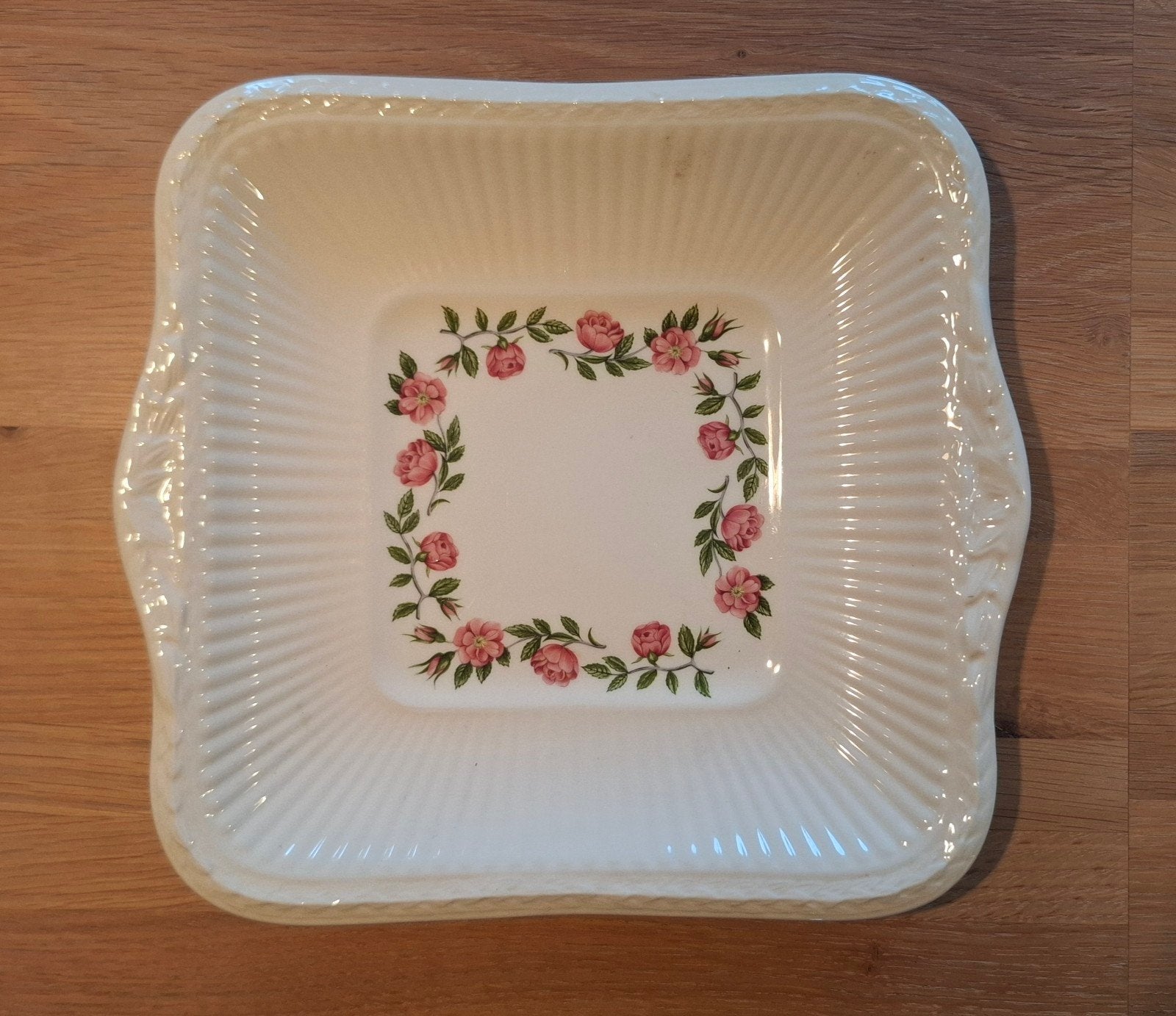 Vierkante schaal, Rosalind - Wedgwood of Etruria & Barlaston, Huis en Inrichting, Keuken | Servies, Ophalen of Verzenden, Wedgwood