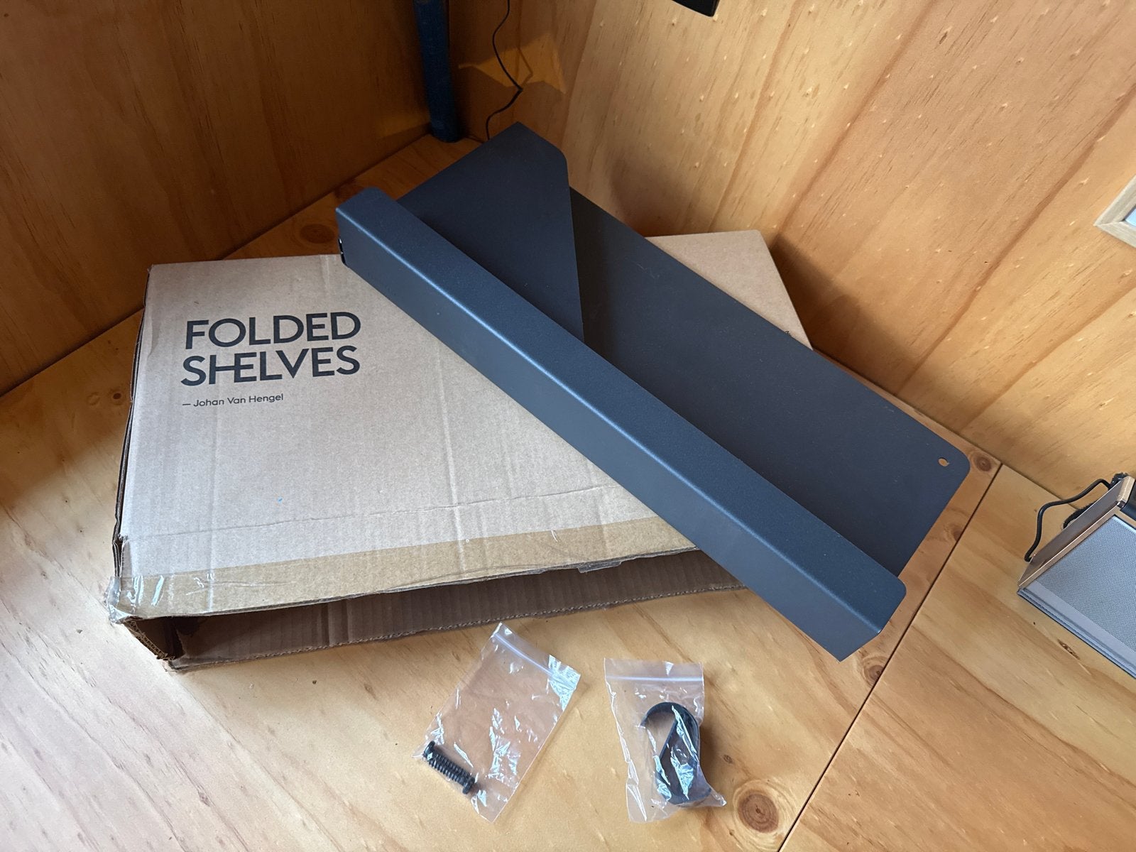 Muuto Folded Shelves - Zwart - 51x22 cm - Ongebruikt, Huis en Inrichting, Ophalen of Verzenden, Nieuw