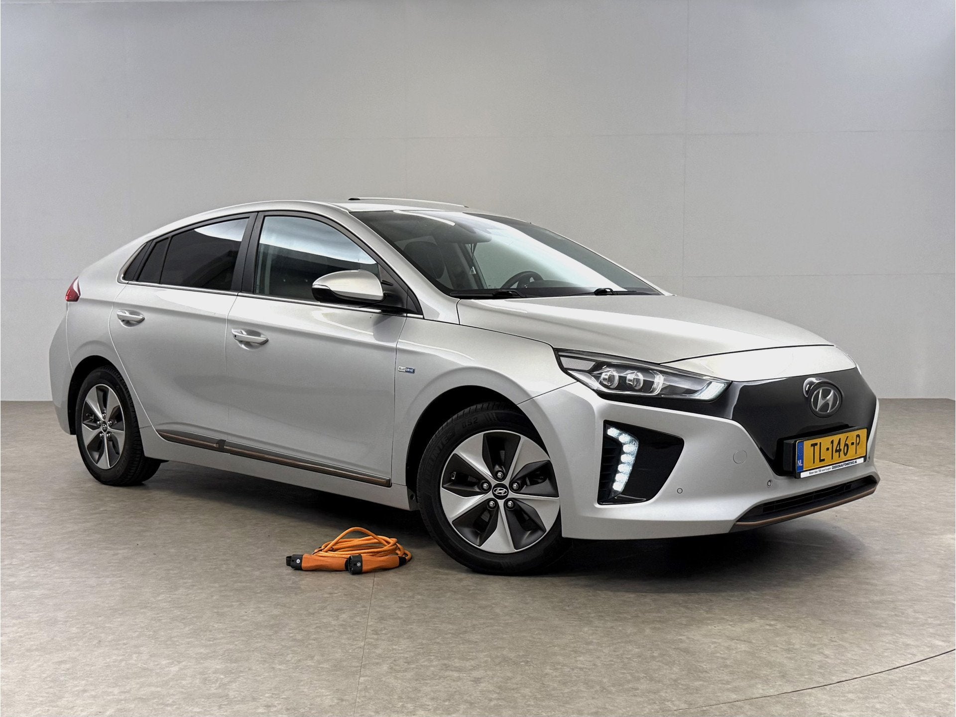 Foto 6 van Hyundai IONIQ Premium EV | Snelladen | SOH 87% | Pano | Stoe