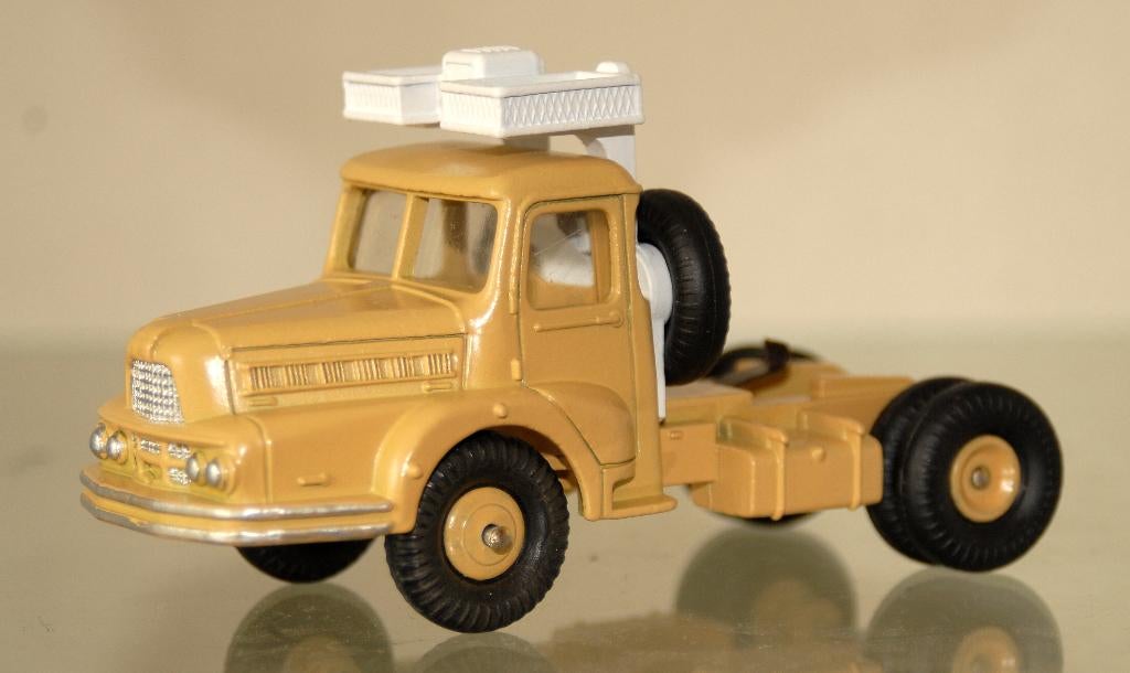 Dinky toys, Hobby en Vrije tijd, Modelauto's | 1:43, Verzenden, Gebruikt, Bus of Vrachtwagen, Dinky Toys