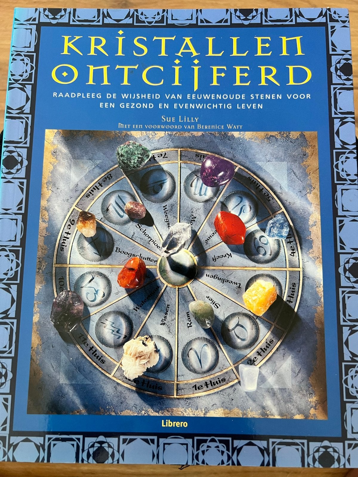 Kristallen Ontcijferd: Wijsheid van Eeuwenoude Stenen, Boeken, Ophalen of Verzenden, Zo goed als nieuw, Spiritualiteit algemeen