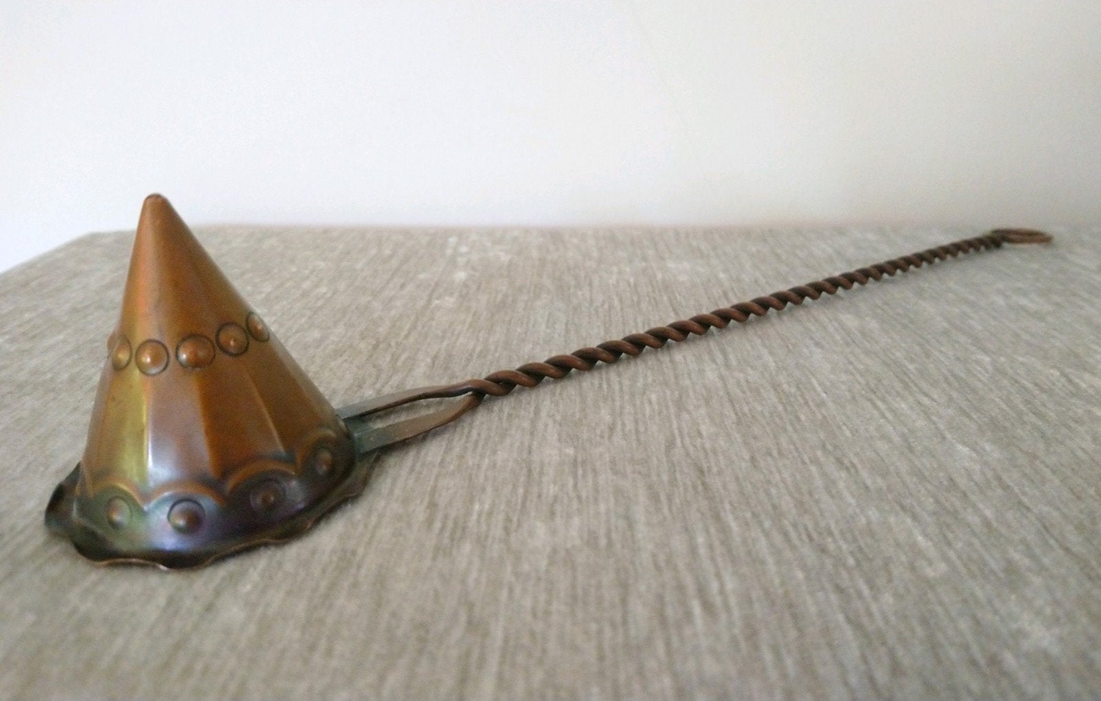 Antieke koperen kaarsendover met gedraaide steel 31,5 cm, Antiek en Kunst, Ophalen of Verzenden, Koper