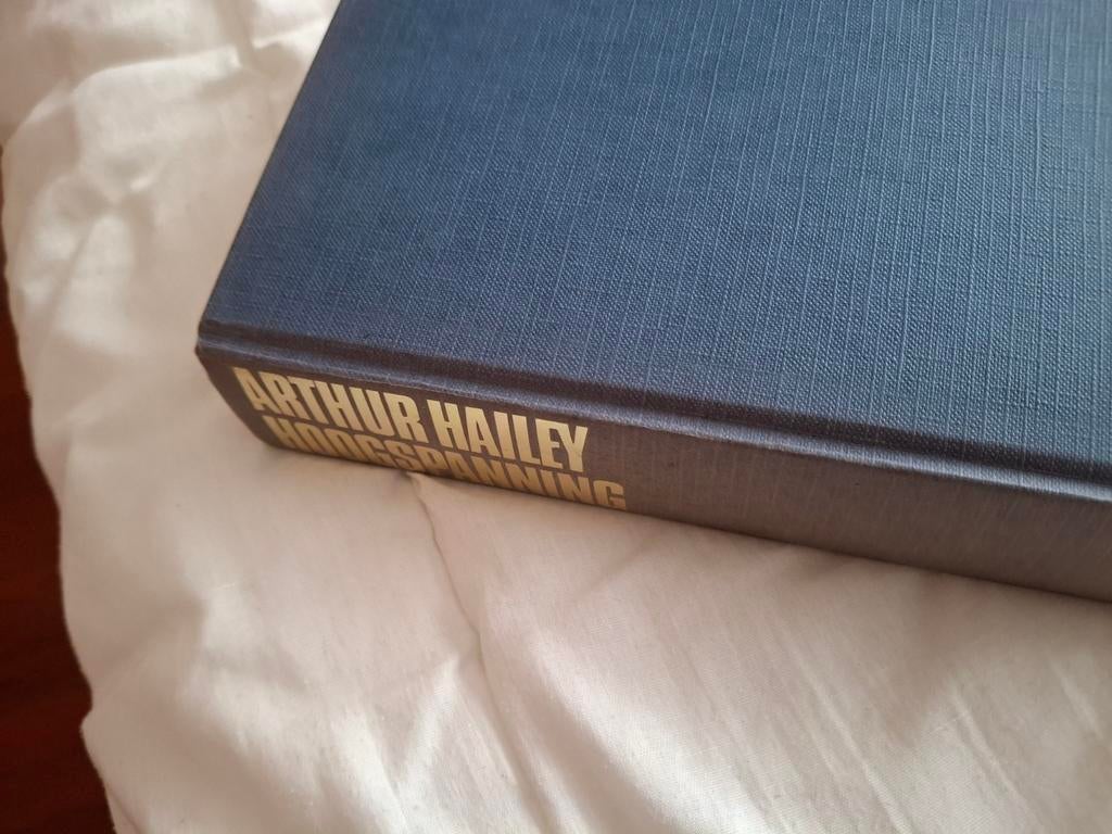 Hoogspanning door Arthur Hailey. Gebonden uitgave, Ophalen of Verzenden, Gelezen, Arthur Hailey