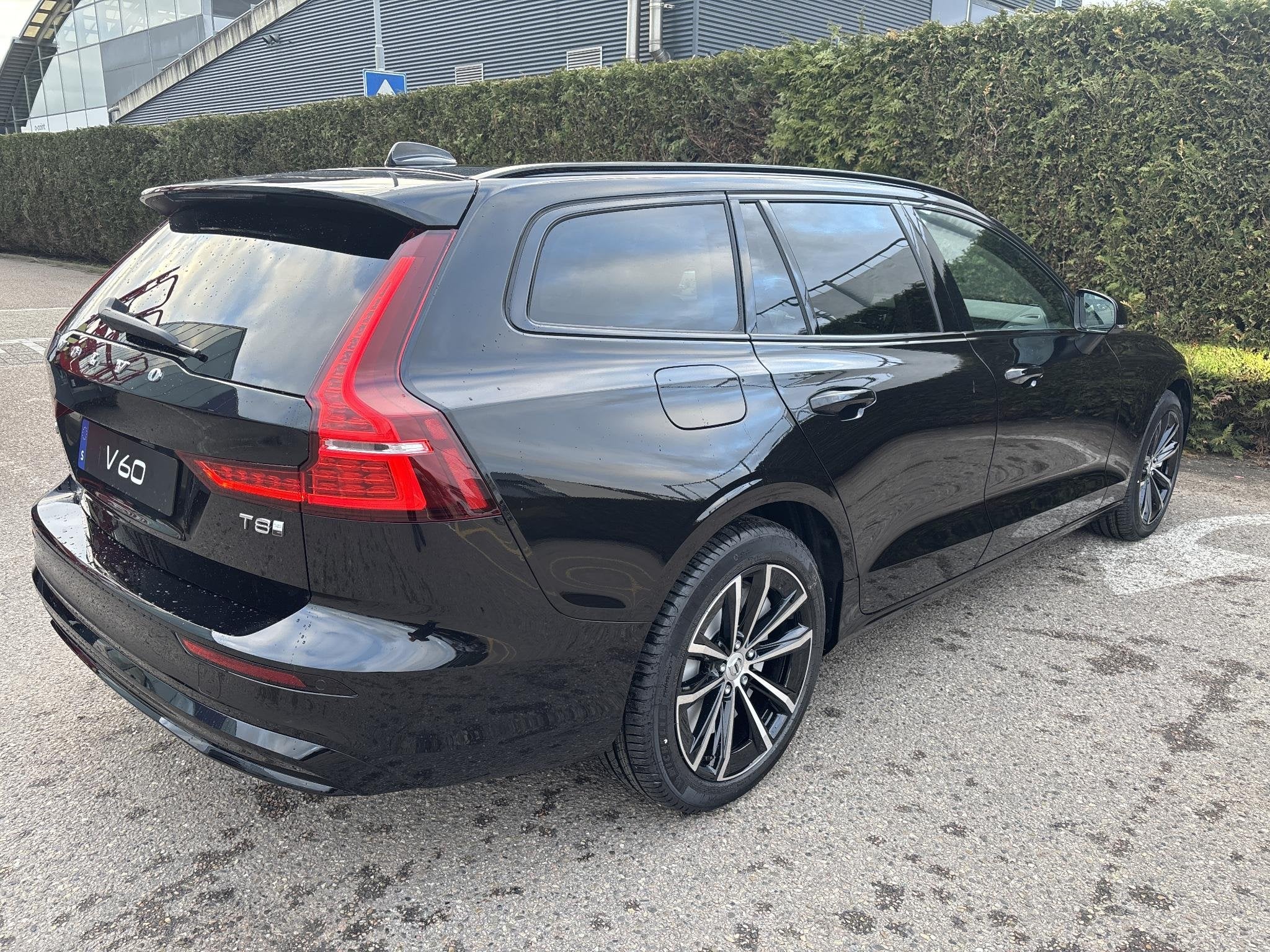 Volvo V60 T8 Plug-in hybrid AWD Plus Dark, Auto's, Automaat, 4 cilinders, 180 min, Zwart