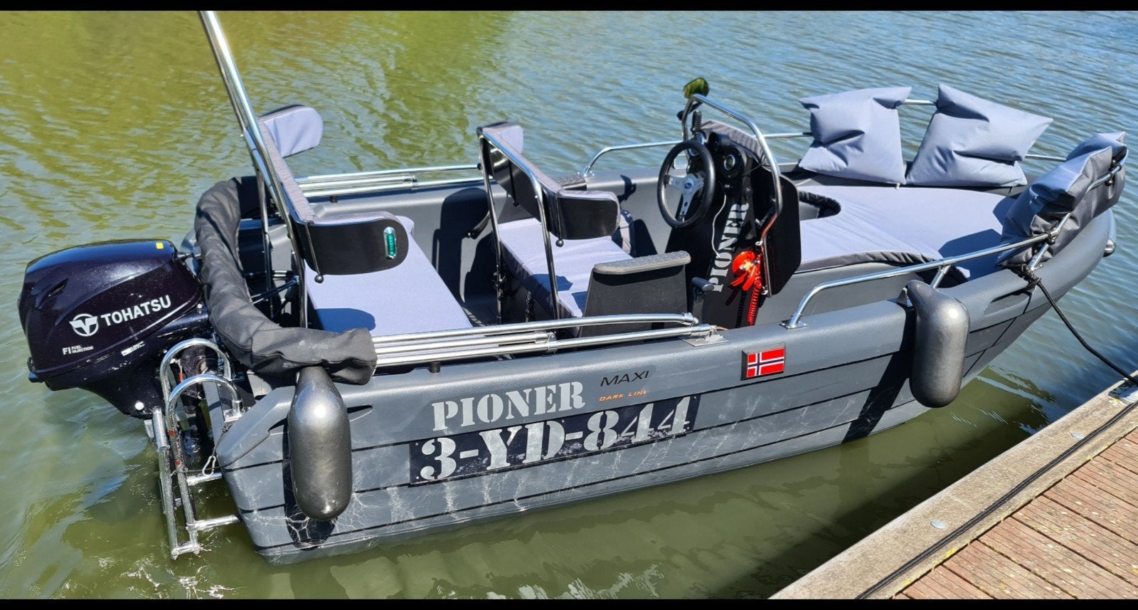 Pioner 12 maxi Dark Line speedboot Tohatsu 20PK Incl Trailer, Ophalen, Overige merken, Kunststof, 4 m
