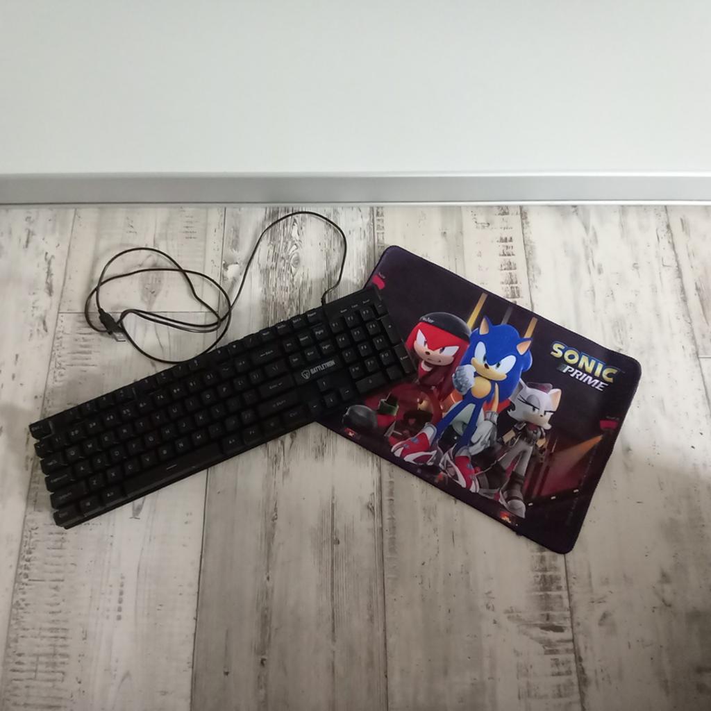 Battletron 100% Toetsenbord & Sonic Muismat Set, Computers en Software, Toetsenborden, Gebruikt, Qwerty, Bedraad, Gaming toetsenbord
