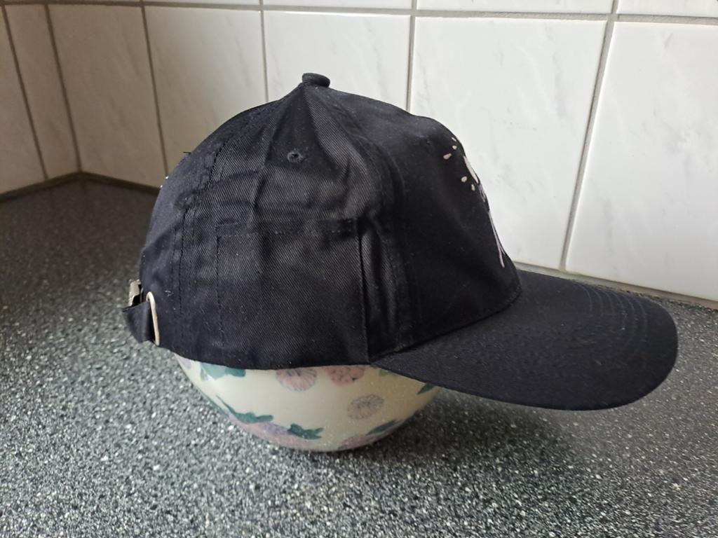 Kleiner feigling cap pet zwart, Verzamelen, Gebruiksvoorwerp, Ophalen of Verzenden, Zo goed als nieuw, N.v.t