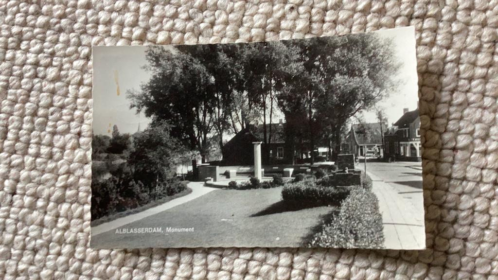 Ansichtkaart Alblasserdam Monument 1968. 935, Verzamelen, Ophalen of Verzenden, 1960 tot 1980, Gelopen, Zuid-Holland