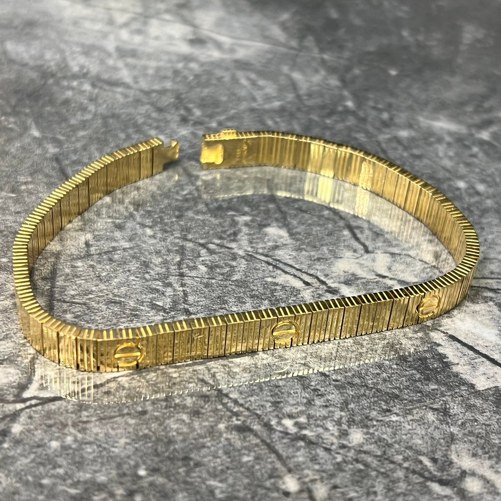 14k gouden armband prachtig model love schakel, Ophalen of Verzenden, Nieuw, Goud