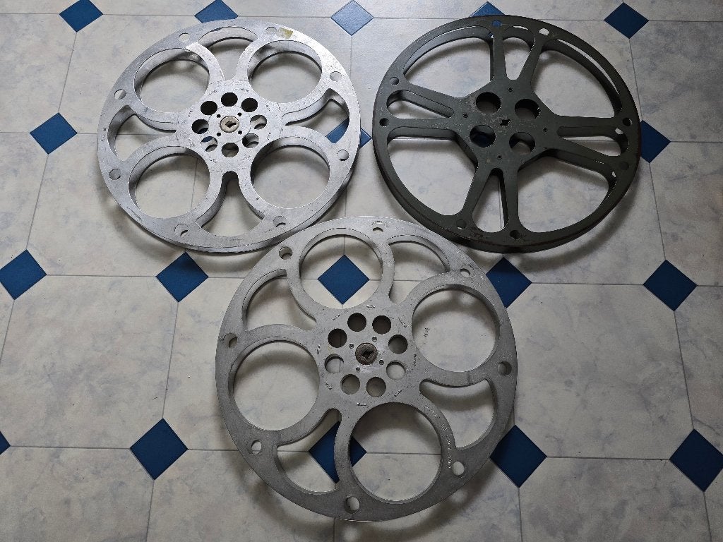 3x 16mm,x 500 meter legen metalen filmspoelen., Ophalen of Verzenden, Accessoire