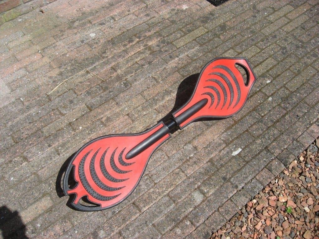 nieuw rood turn board ( wave board / skate board ), Sport en Fitness, Skateboarden, Verzenden, Nieuw, Skateboard