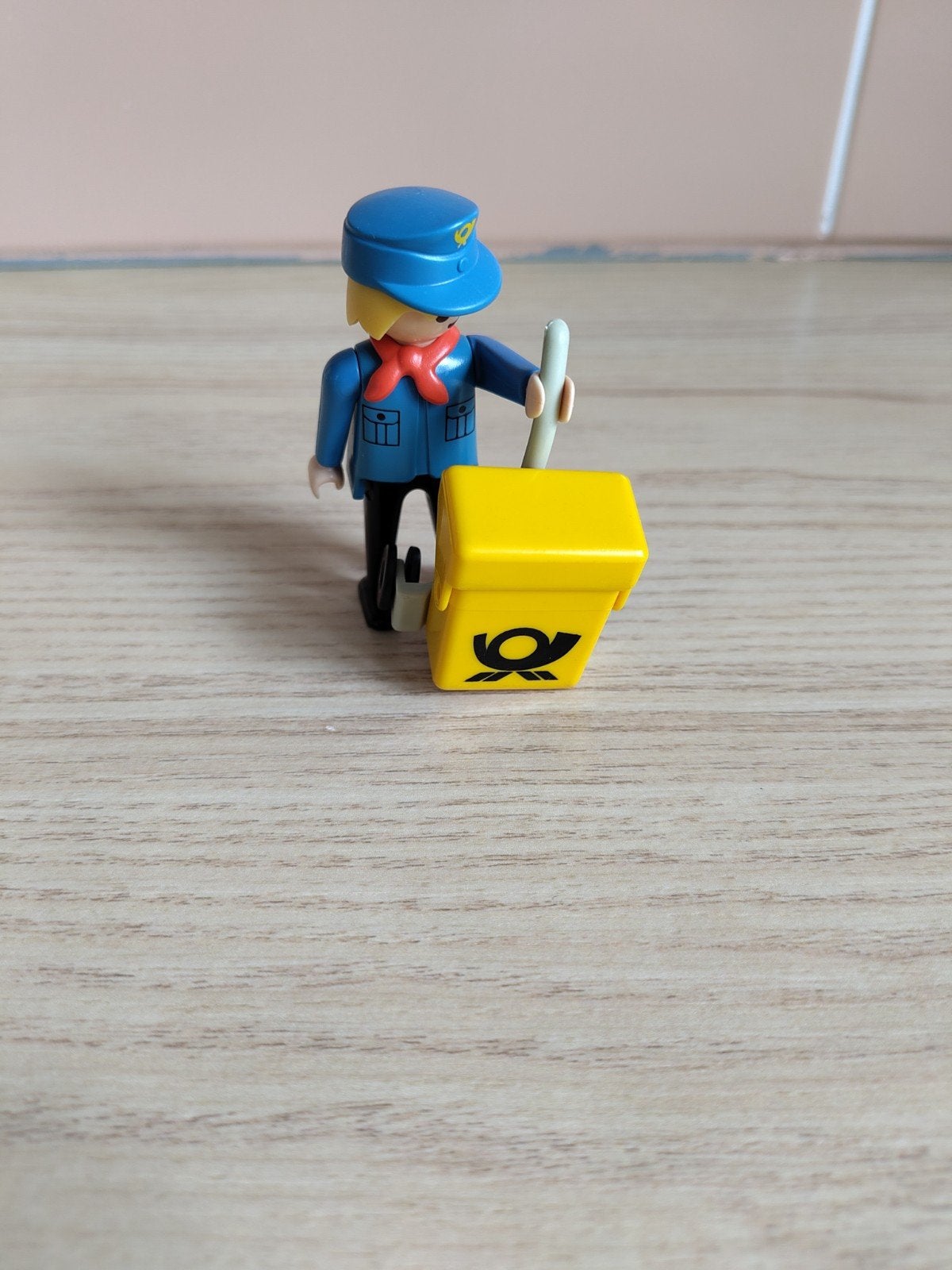 Playmobil setjes: Postbode en DJ (mist 1 plaat), Ophalen of Verzenden, Gebruikt, Losse onderdelen, Figuren