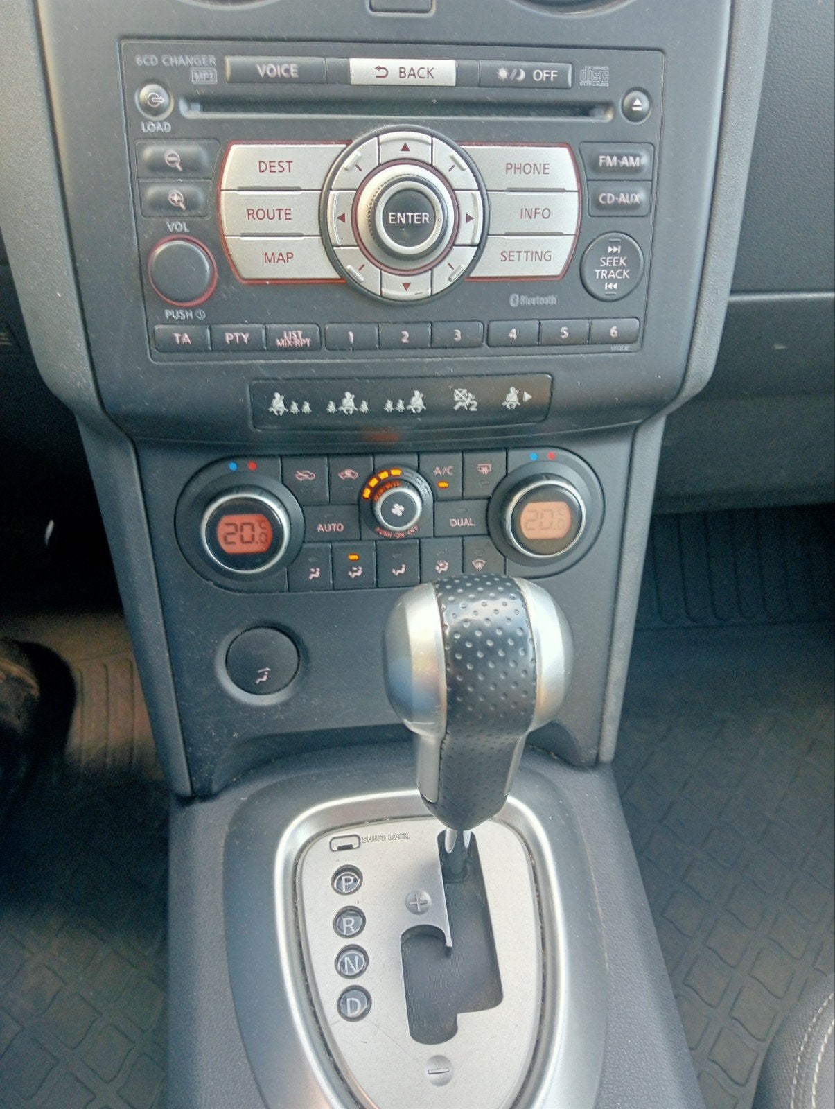 Foto 12 van Nissan Qashqai 2.0 2WD CVT 2008 Zwart