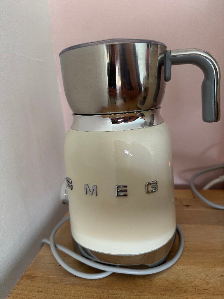 SMEG Melkopschuimer, Ophalen of Verzenden, Zo goed als nieuw, Elektrische melkopschuimer