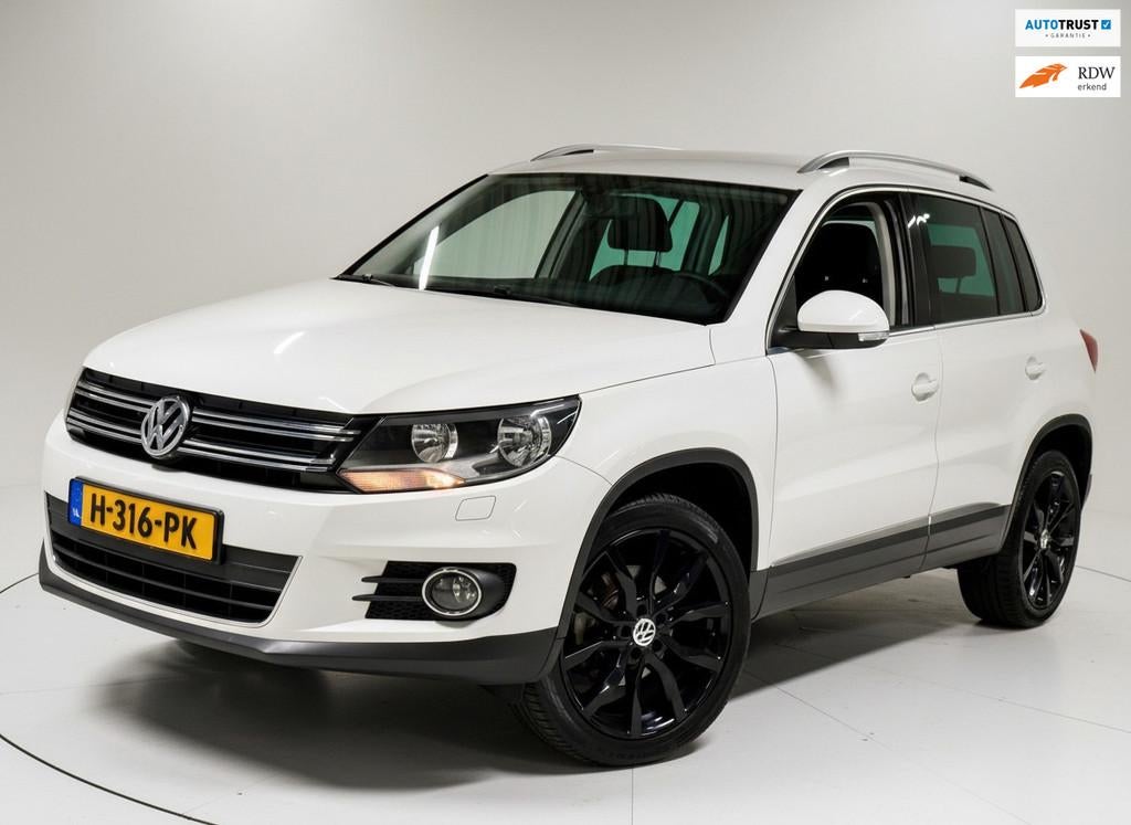 Volkswagen Tiguan 1.4 TSI 150PK Sport&Style Carplay|Trekhaak, Voorwielaandrijving, Euro 5, 15 km/l, Zwart