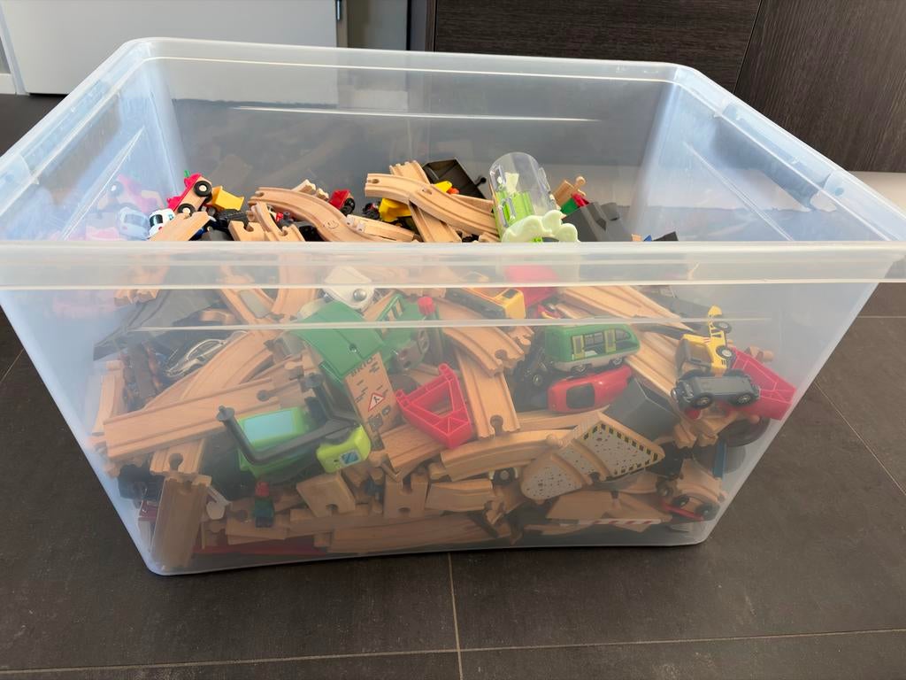 Grote bak met houten treinrails en diverse treinen en autos, Ophalen, Gebruikt, Overige typen
