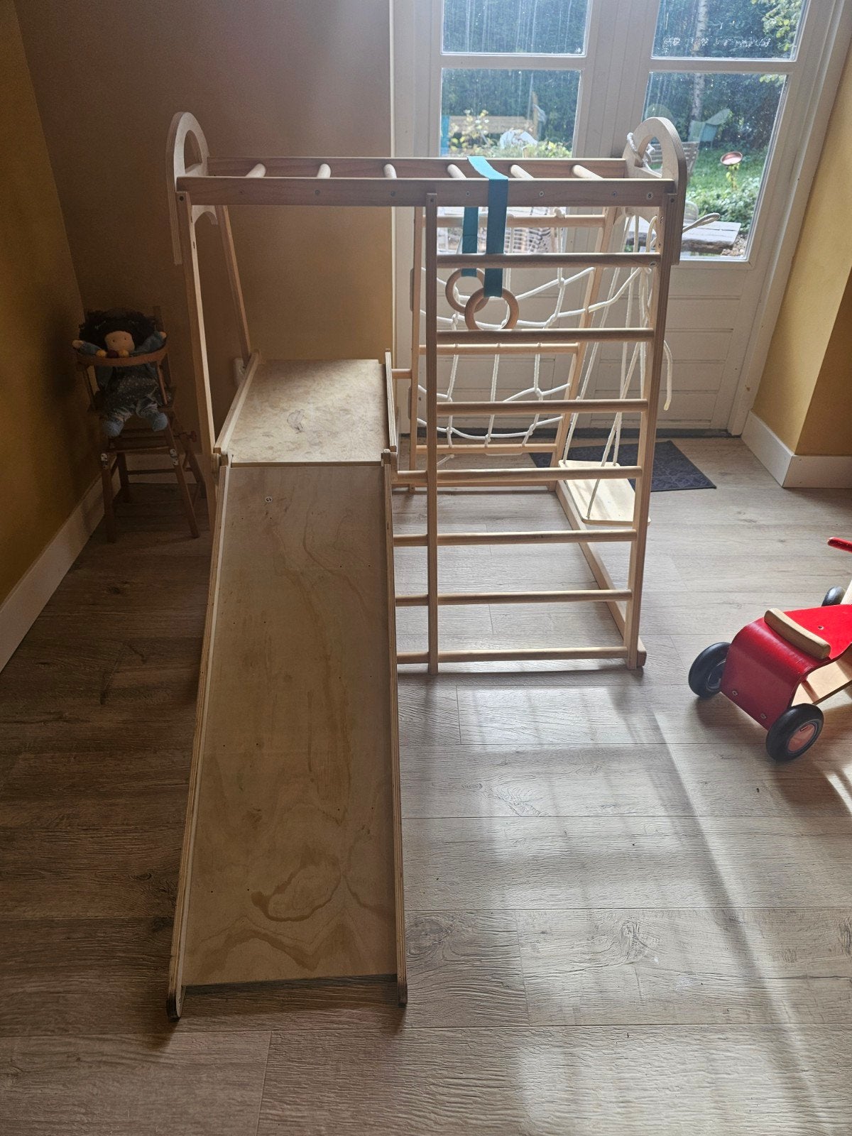 Houten binnen klimrek met glijbaan en schommel, Ophalen, Zo goed als nieuw, Glijbaan