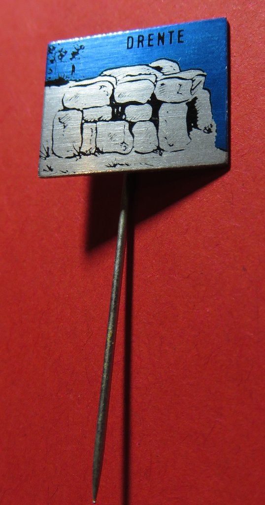 Origineel retro metalen speldje Drente hunebed, Verzenden, Gebruikt, Stad of Land, Speldje of Pin