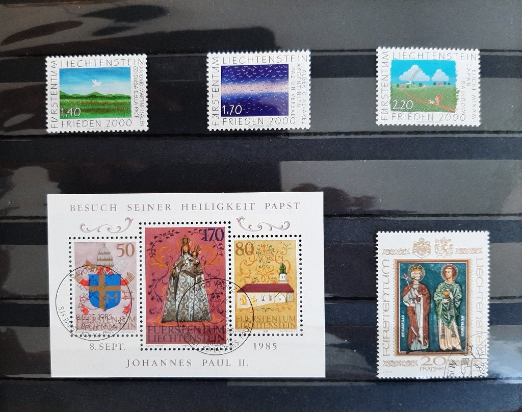 4 Postzegels en 2 Postzegelvellen Liechtenstein Gestempeld, Ophalen, Overige landen