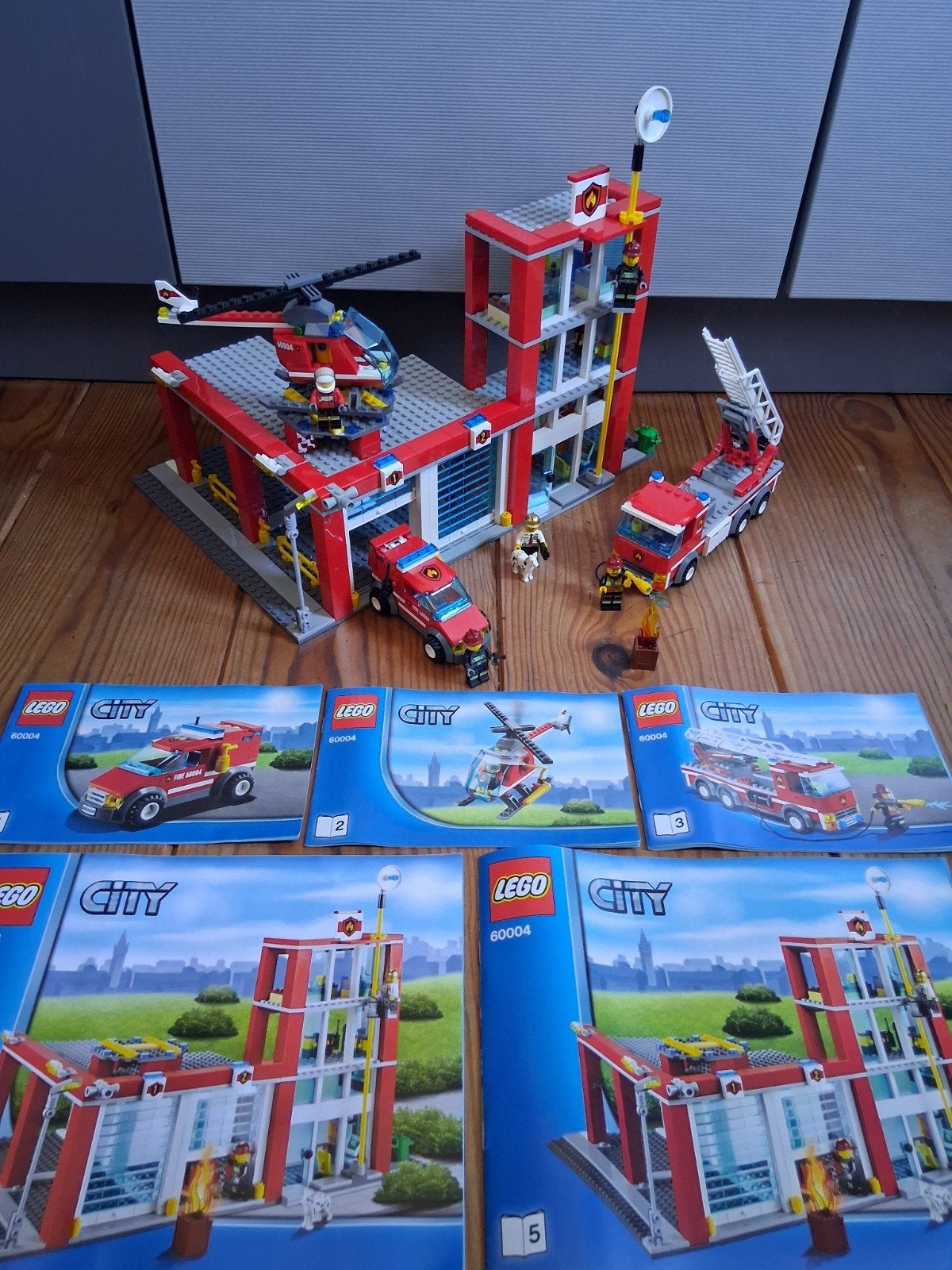 lego Brandweerkazerne 60004 complete set / is als nieuw, Kinderen en Baby's, City, Lego, Ophalen of Verzenden, Zo goed als nieuw